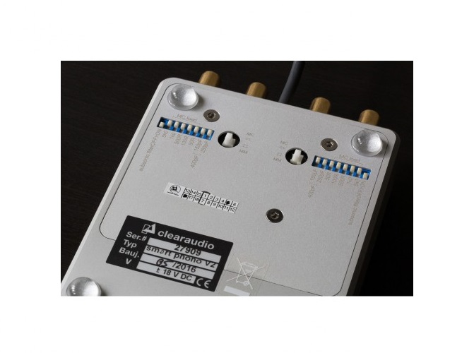 Фонокоректори Clearaudio Smart Phono V2 MM and MC; EL 027/B Black