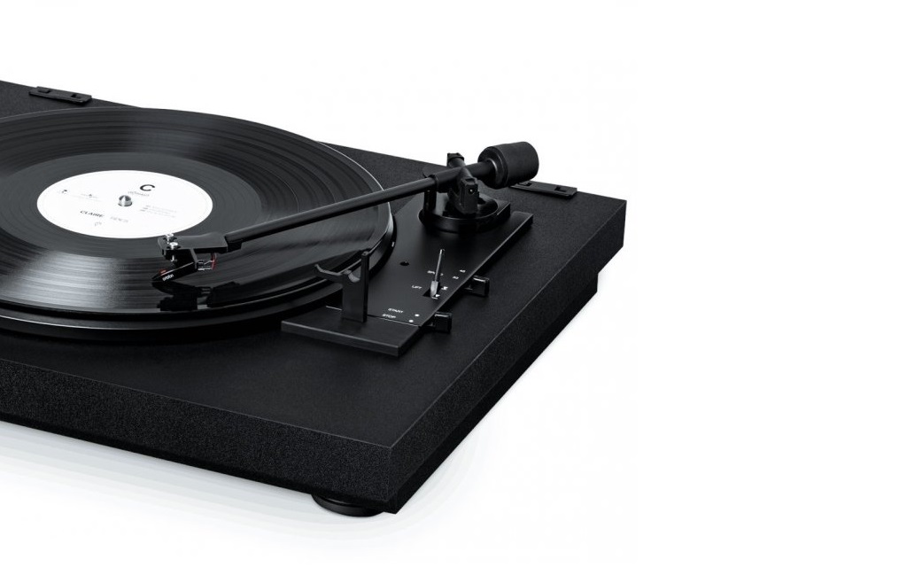 Проигрыватель винила Pro-Ject A1 OM10 Black