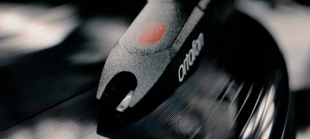 Проигрыватель винила Pro-Ject A1 OM10 Black