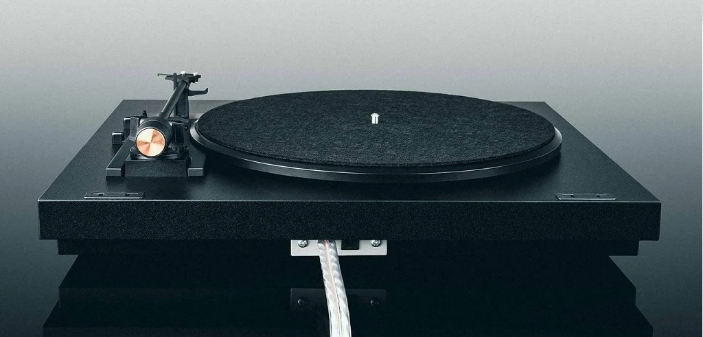 Проигрыватель винила Pro-Ject A1 OM10 Black