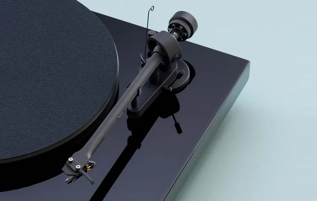 Програвач вінілу Pro-Ject Debut III Phono OM5e HG Black