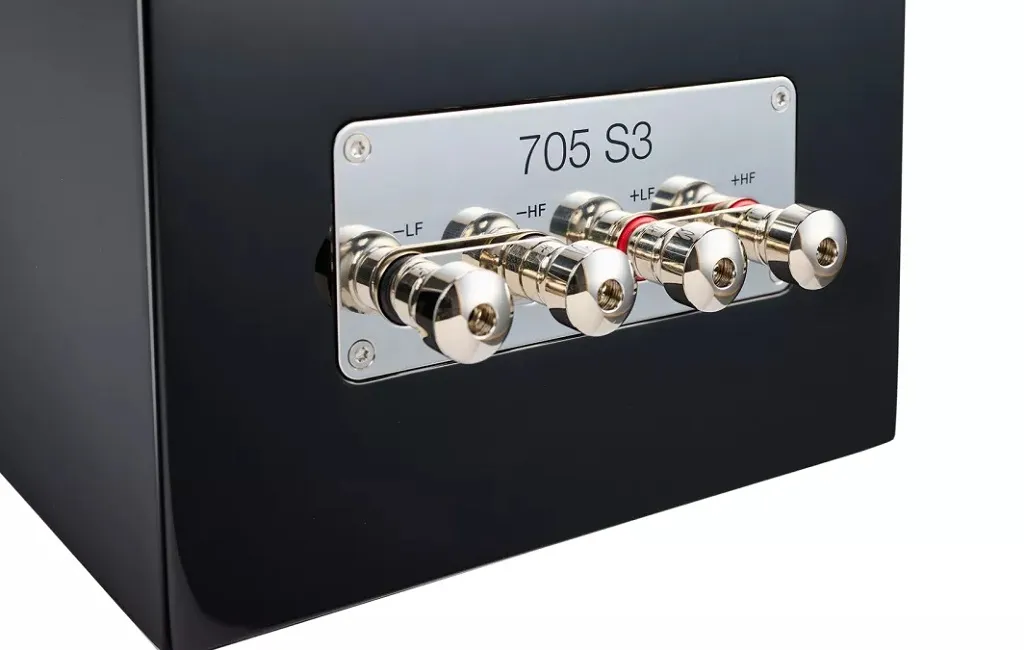 Полочная акустика Bowers & Wilkins 705 S3 Gloss Black