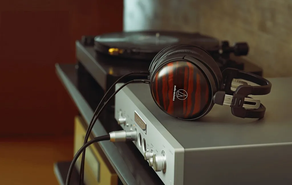 Навушники закриті Audio-Technica ATH-AWKT/f