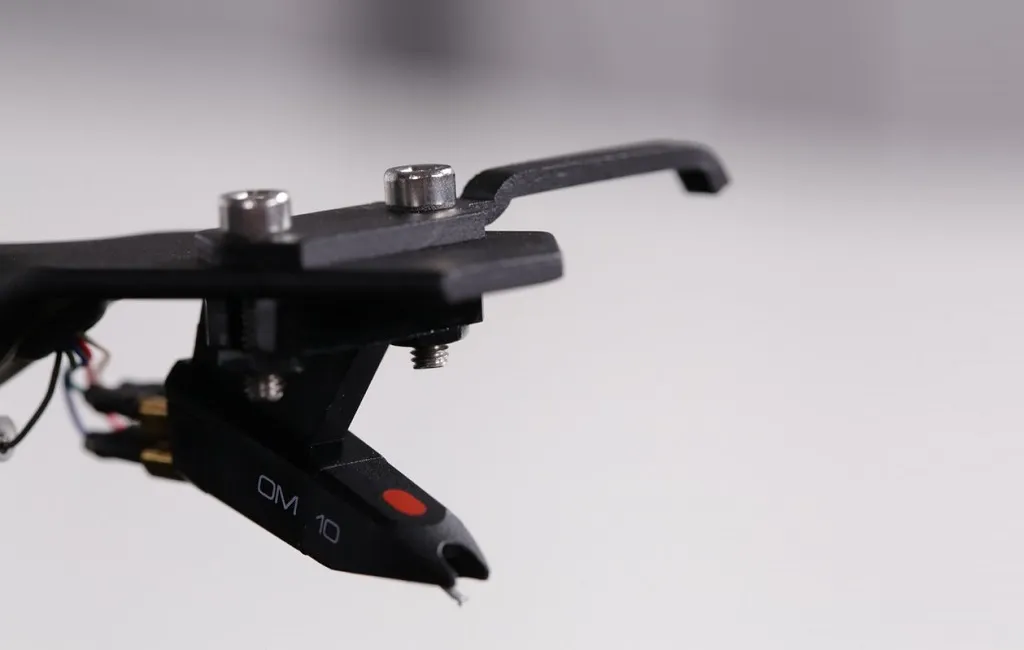 Програвач вінілу Pro-Ject Debut III Phono BT OM5e HG Black