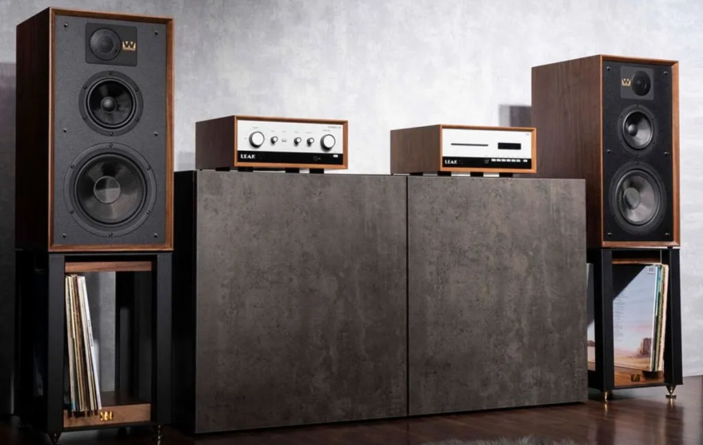 Стерео усилители LEAK STEREO 130 Walnut