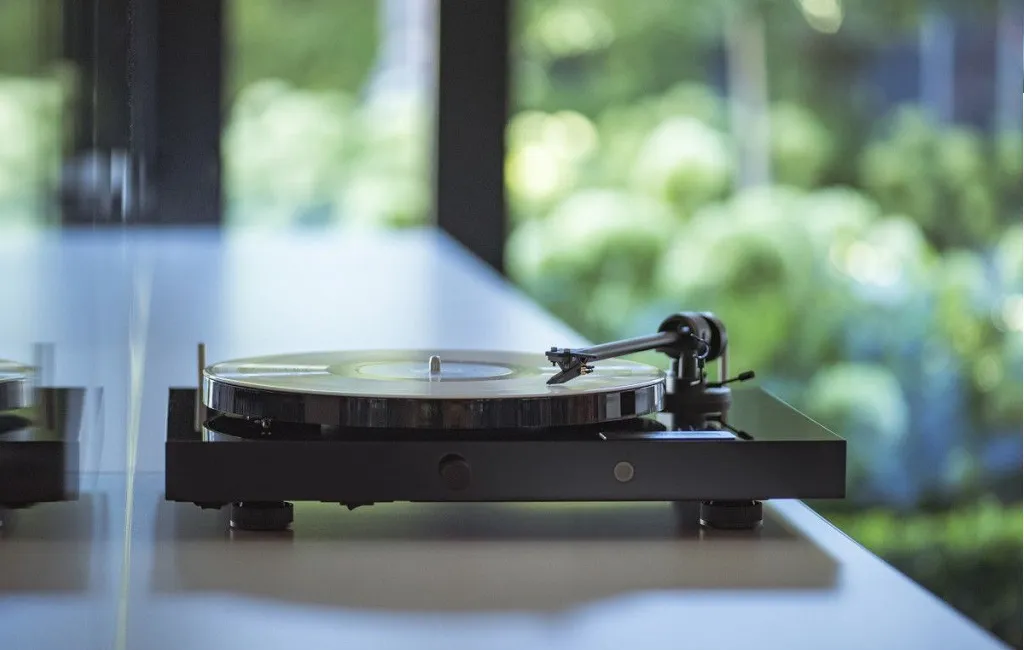 Програвач вінілу Pro-Ject Juke Box E1 OM5e Piano