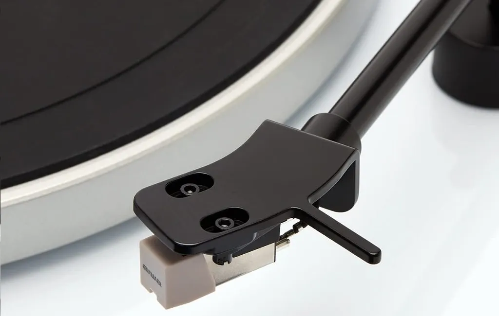 Проигрыватель винила Aiwa APX-680BT/WT