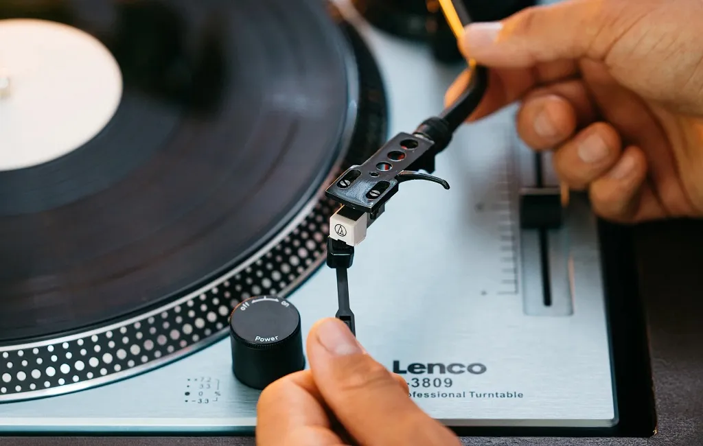 Проигрыватель винила Lenco L-3809 Me