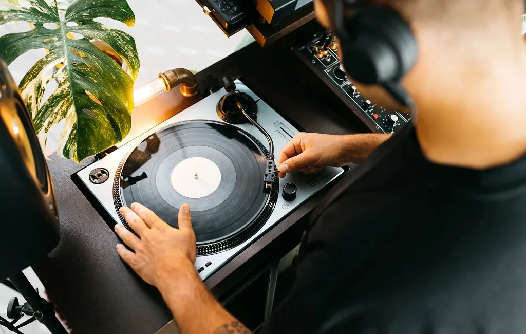 Проигрыватель винила Lenco L-3809 Me