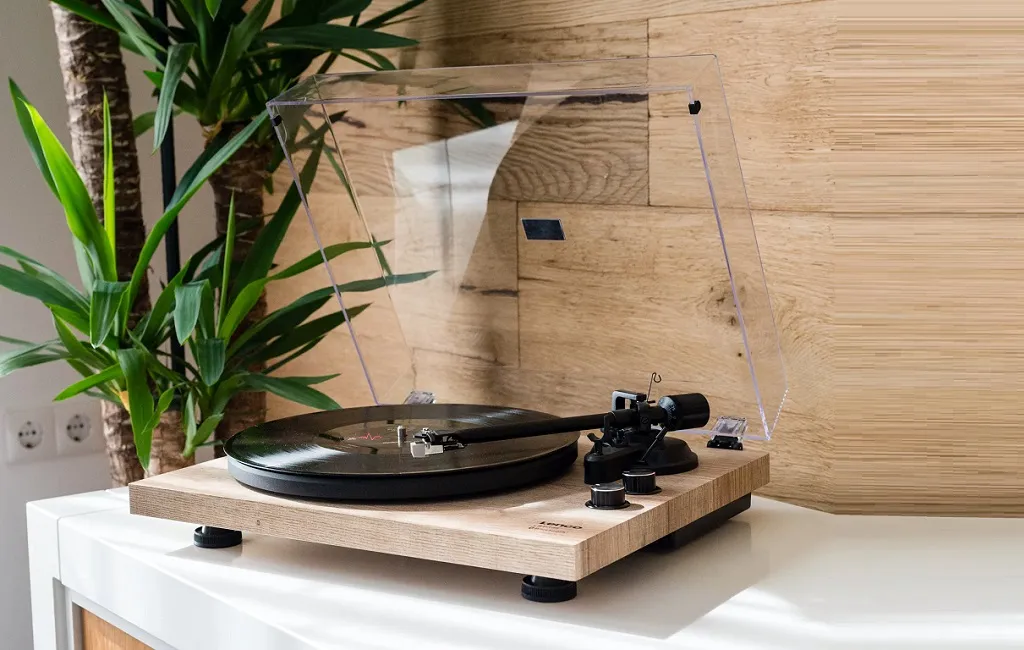 Проигрыватель винила Lenco LBT-188PI