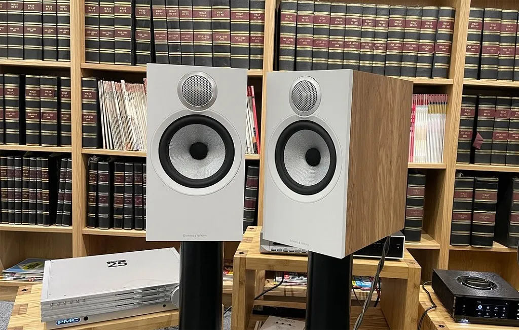 Полочна акустика Bowers & Wilkins 606 S3 Oak