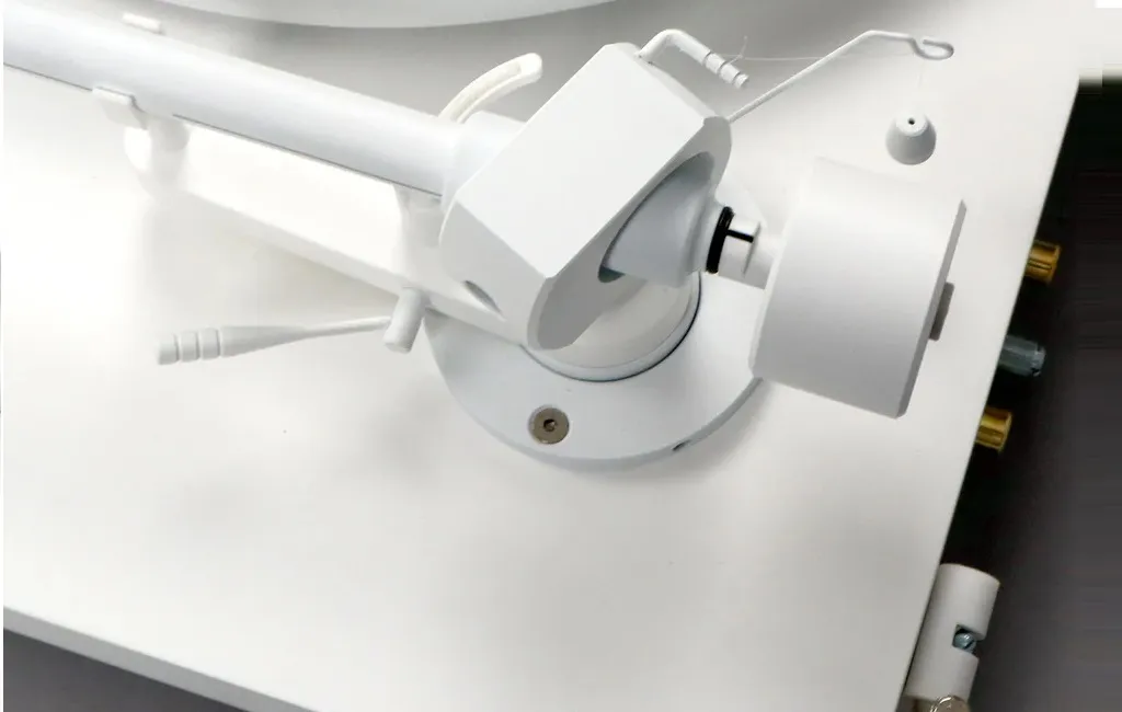 Проигрыватель винила Pro-Ject Debut PRO 2M White Satin White