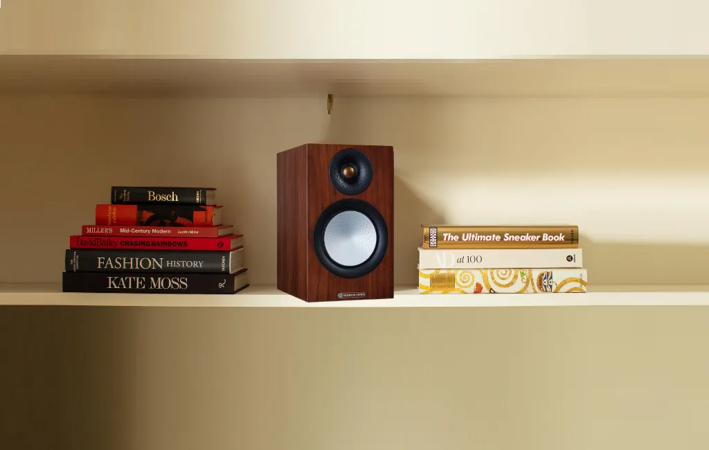 Полочная акустика Monitor Audio Silver 50 Natural Walnut (7G)
