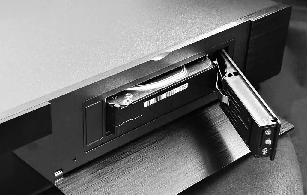 Медиаплееры R_volution PlayerOne 8K