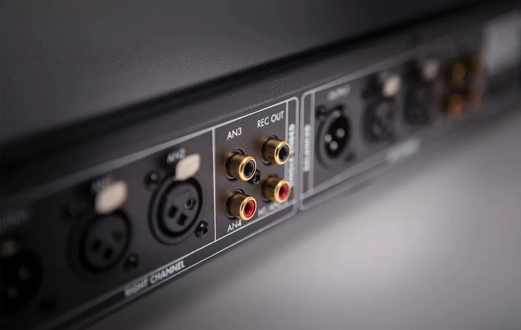 Предварительные усилители Electrocompaniet EC4.8 MKII Reference