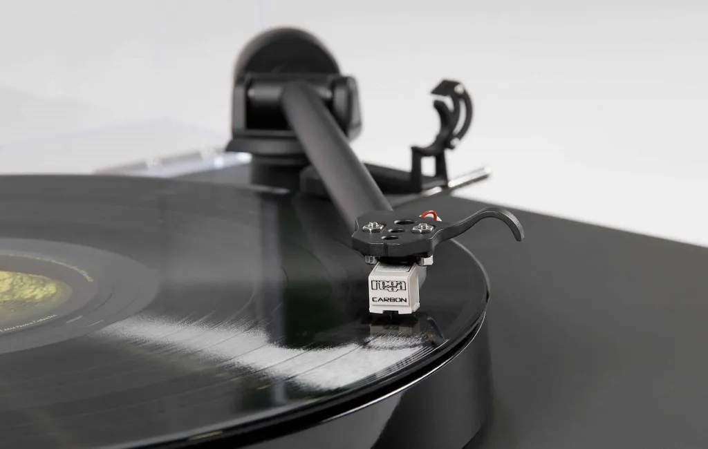 Проигрыватель винила Rega Planar 1 PLUS Walnut