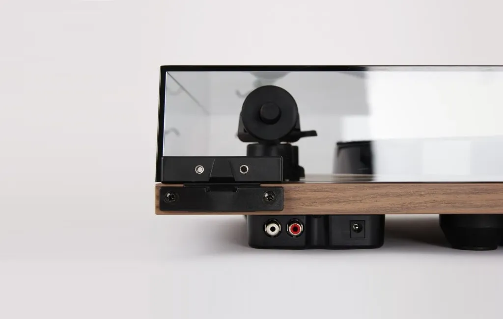 Проигрыватель винила Rega Planar 1 PLUS Walnut
