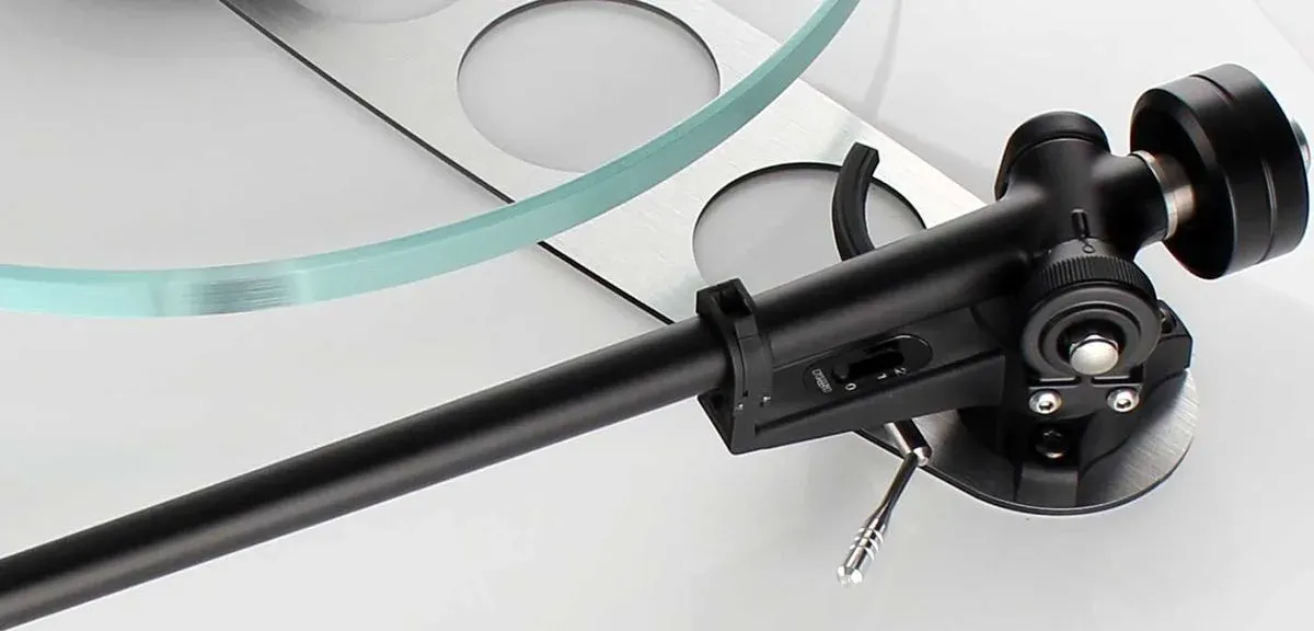 Проигрыватель винила Rega Planar 3 - ELYS 2 MM White