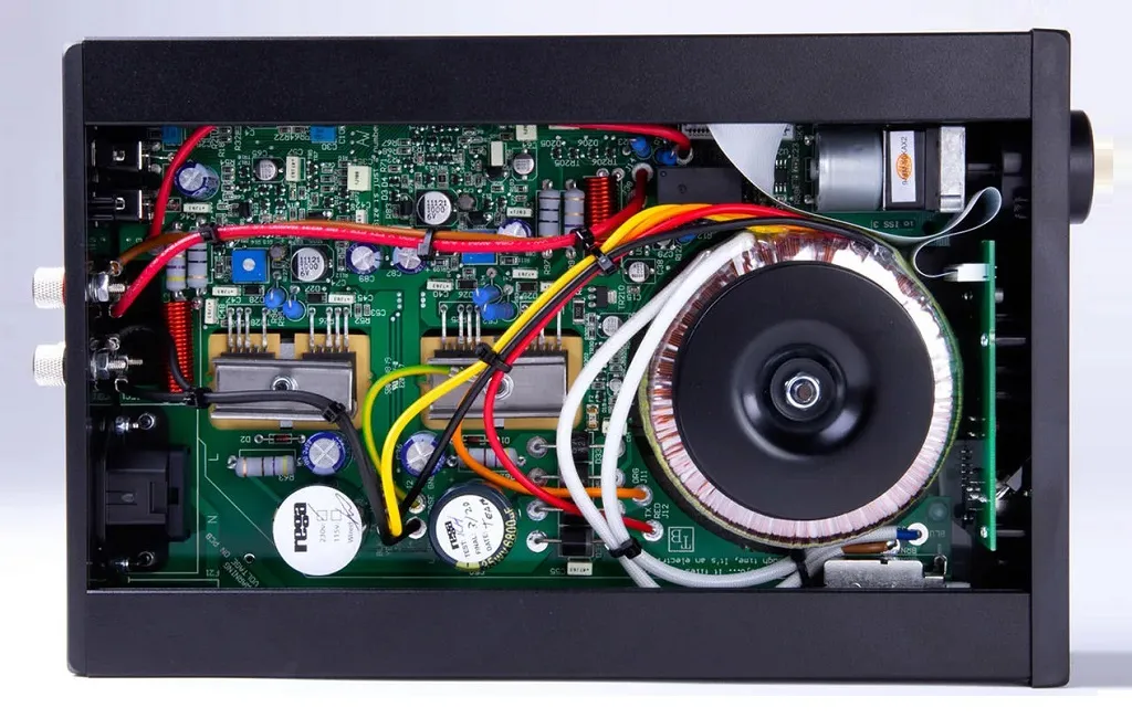 Стерео усилители Rega iO Black