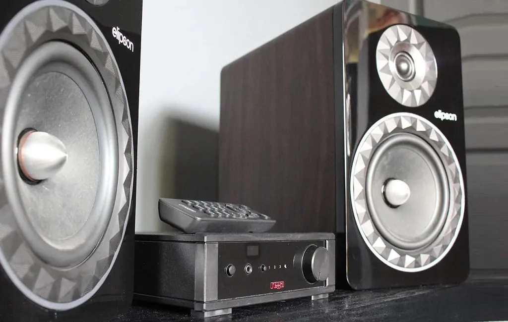 Стерео усилители Rega iO Black