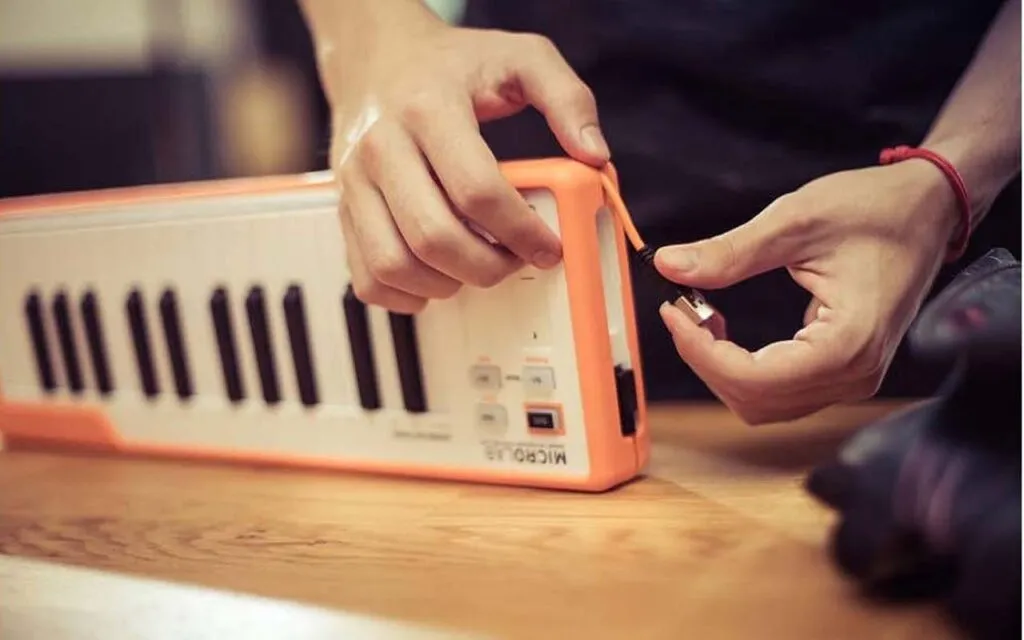 MIDI-клавиатуры Arturia MicroLab (Orange)