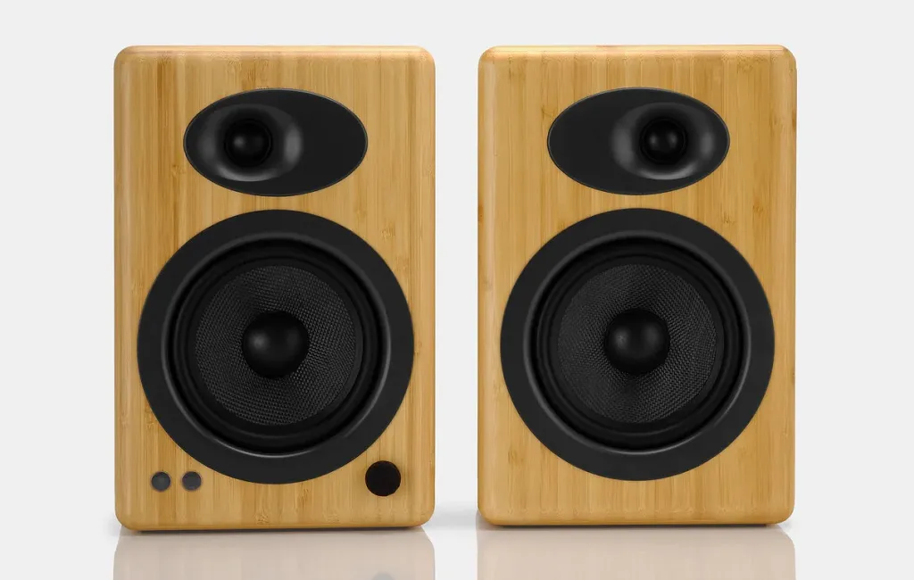 Активна полична акустика Audioengine A5+BT Bamboo