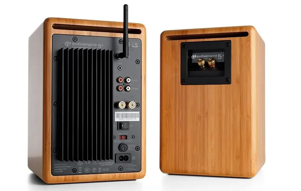 Активна полична акустика Audioengine A5+BT Bamboo