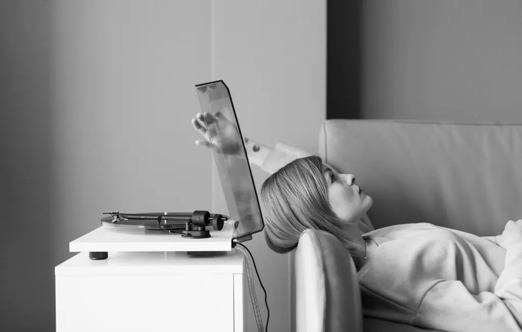 Проигрыватель винила Pro-Ject T1 EVO Phono OM10 White