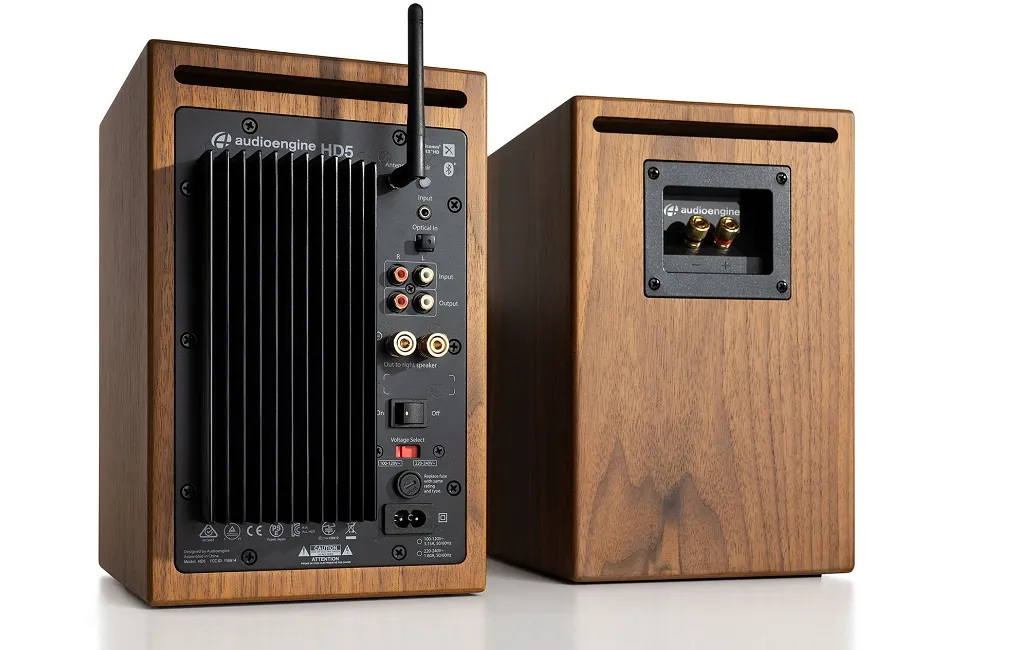 Активная полочная акустика Audioengine HD5-Walnut