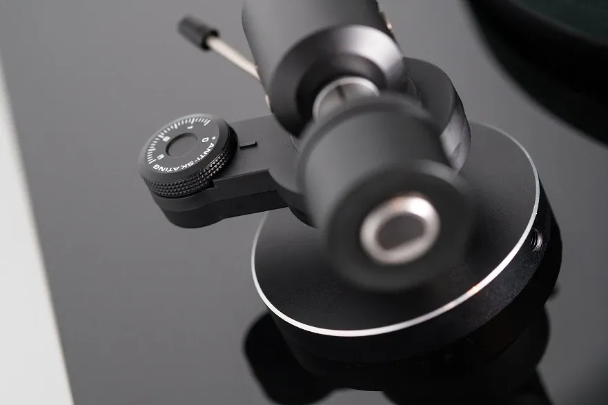 Програвач вінілу ELAC Miracord 70 Black High Gloss