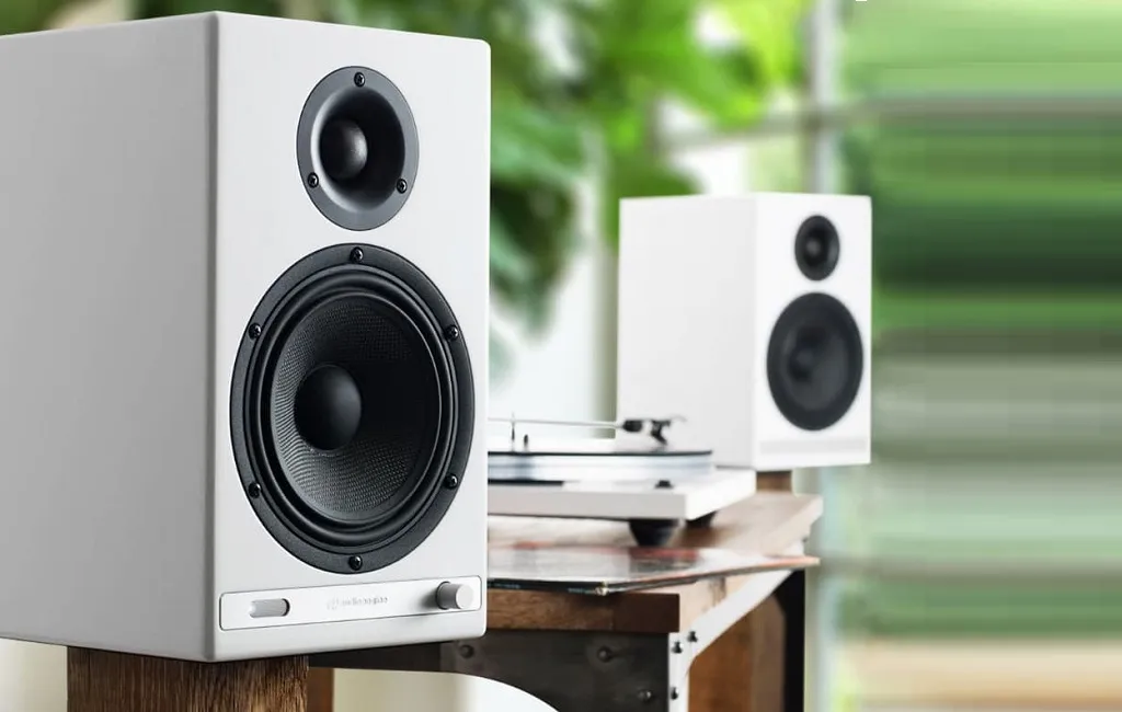 Активная полочная акустика Audioengine HD6-White