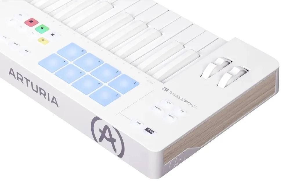 MIDI-клавиатуры Arturia KeyLab Essential 49 mk3 Alpine White Special Edition