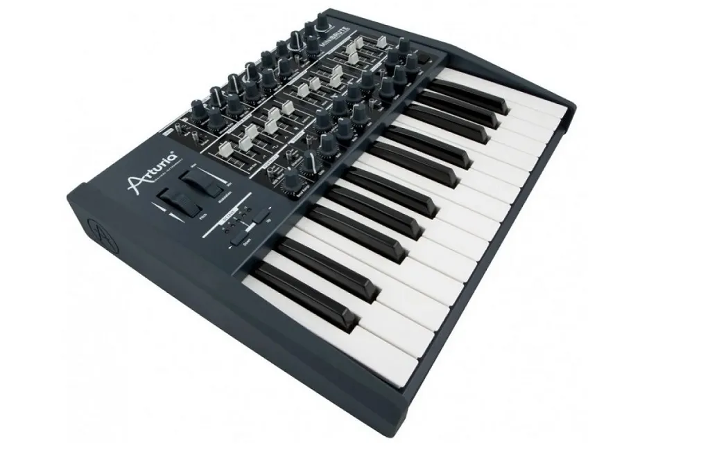 Синтезаторы Arturia MiniBrute