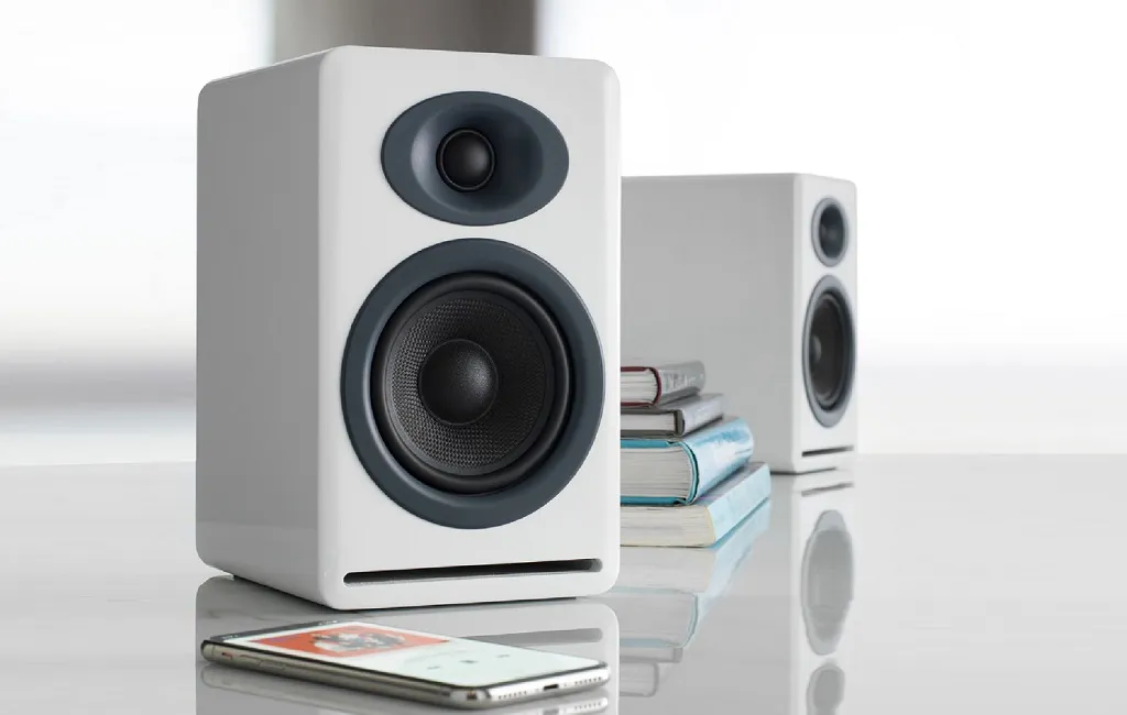 Полочная акустика Audioengine P4-White