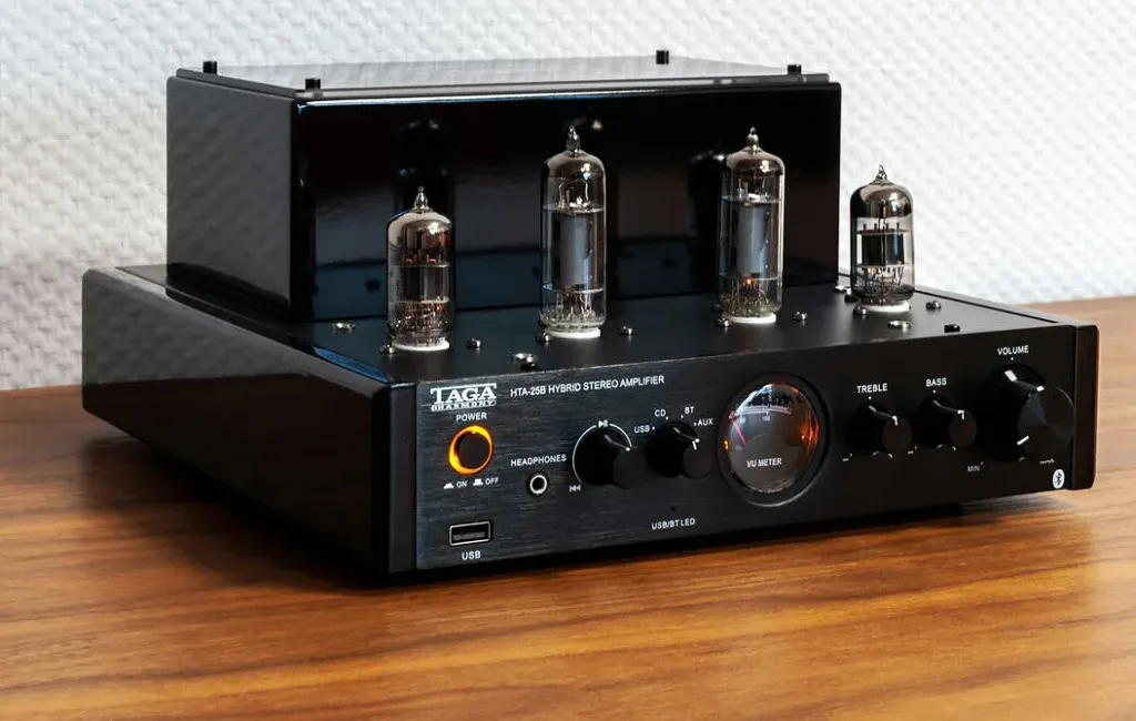 Лампові підсилювачі TAGA HARMONY HTA-25B v.2 Black