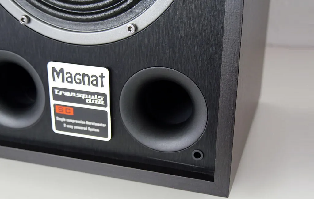 Активна підлогова акустика MAGNAT Transpuls 800A Black