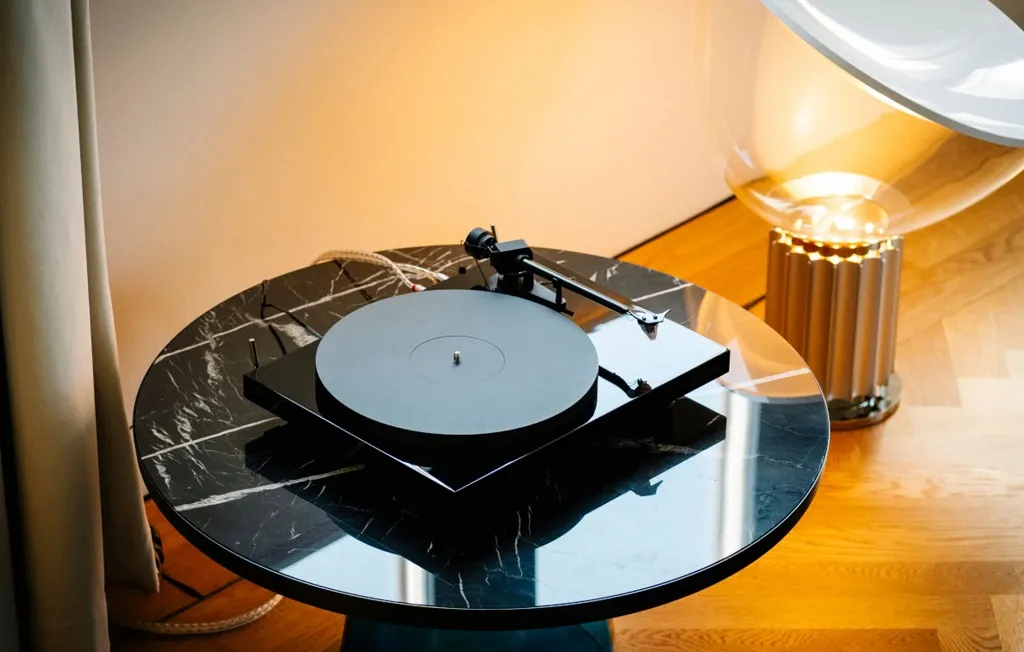 Проигрыватель винила Pro-Ject Debut EVO 2 Pick It MM EVO Satin Black