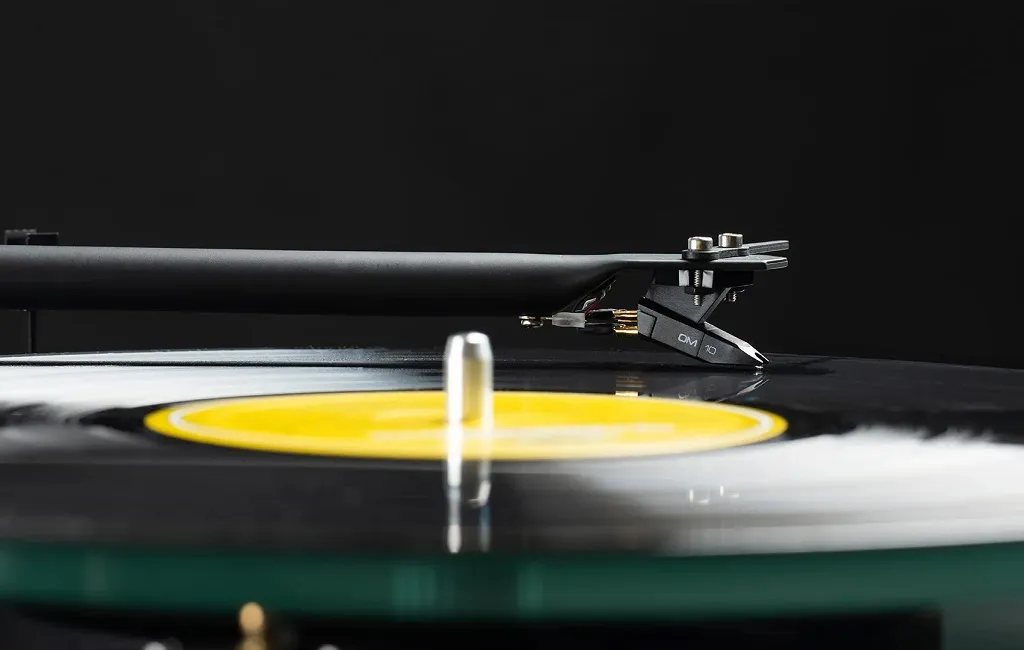Проигрыватель винила Pro-Ject T1 EVO BT OM10 White