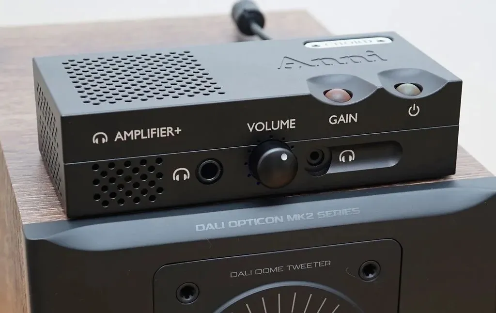 Підсилювачі для навушників Chord Anni Black