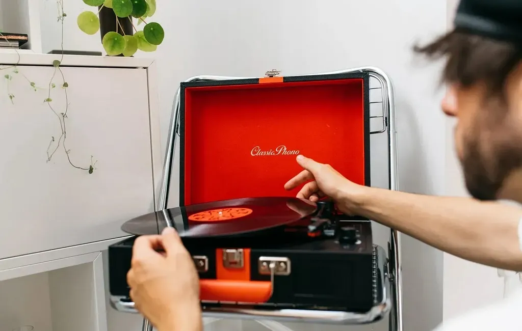 Проигрыватель винила Lenco TT-110BKRD