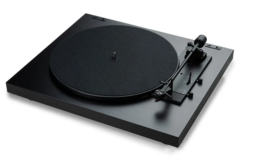 Проигрыватель винила Pro-Ject A1.2 OM10 Black
