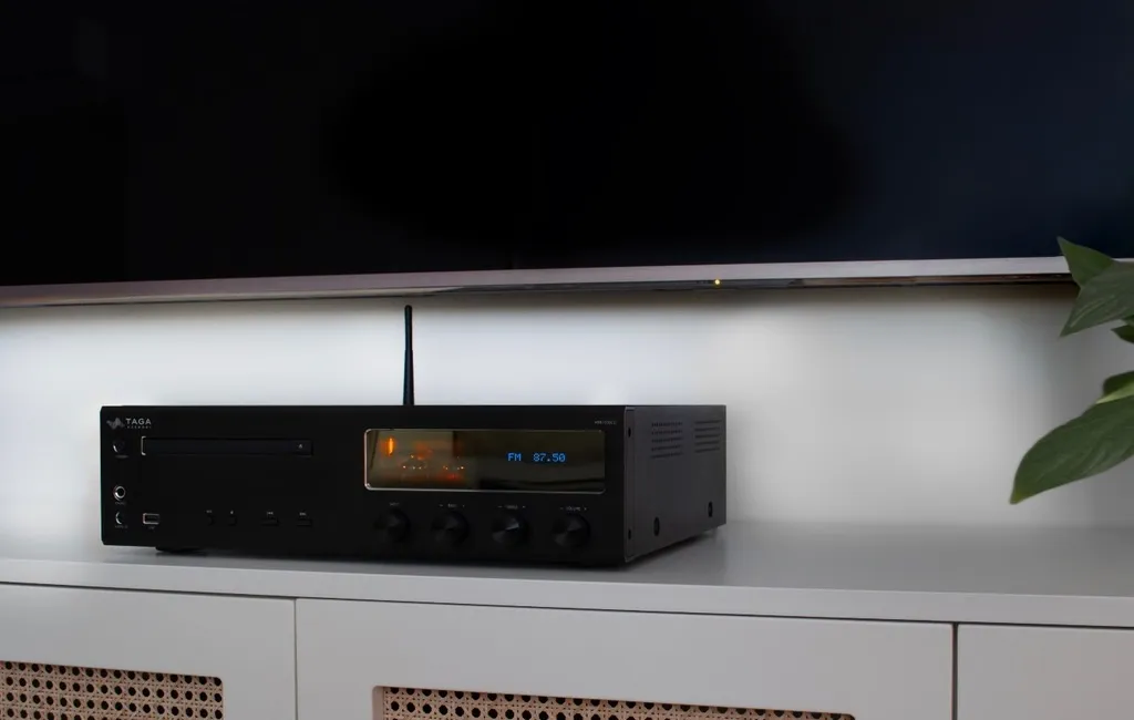 Стерео усилители TAGA HARMONY HTR-1500CD Black