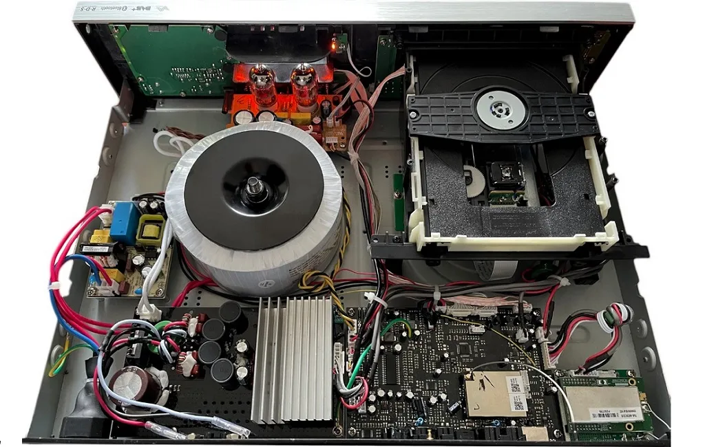 Стерео усилители TAGA HARMONY HTR-1500CD Black