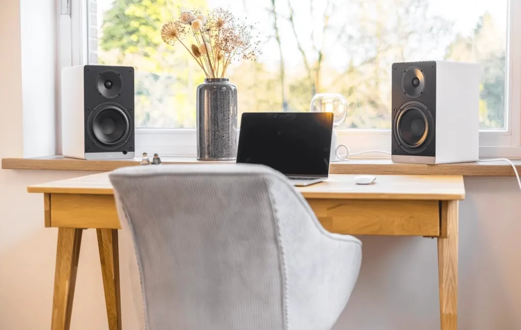 Активна полична акустика ELAC DEBUT CONNEX DCB61 White Foil