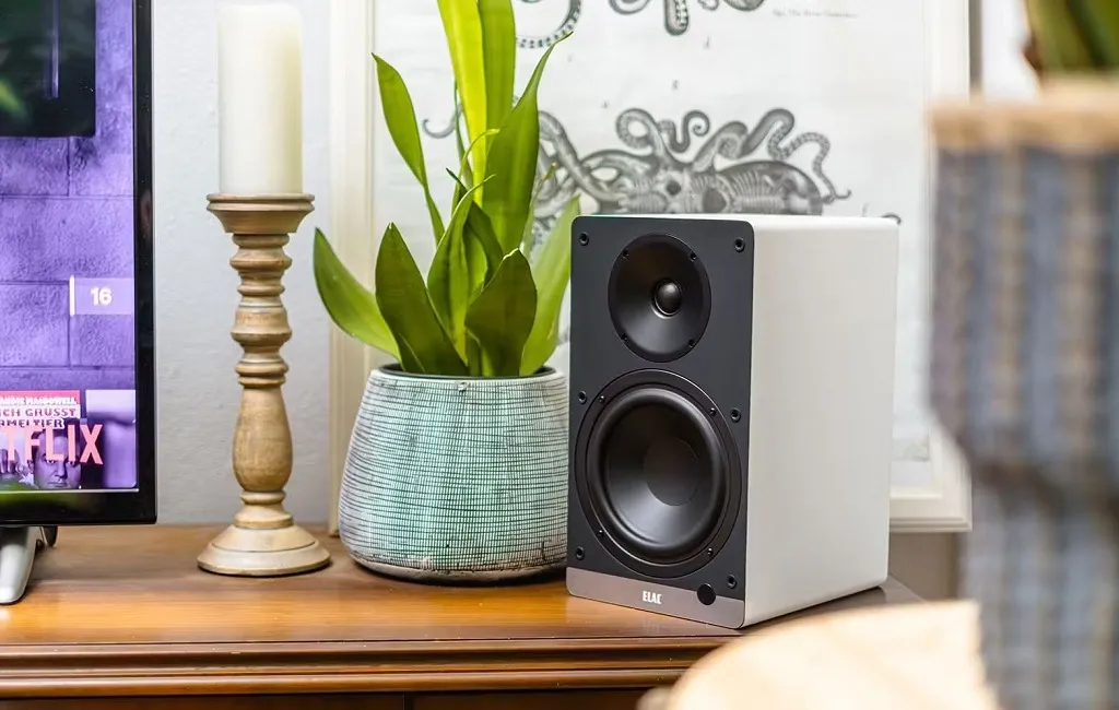 Активна полична акустика ELAC DEBUT CONNEX DCB61 White Foil