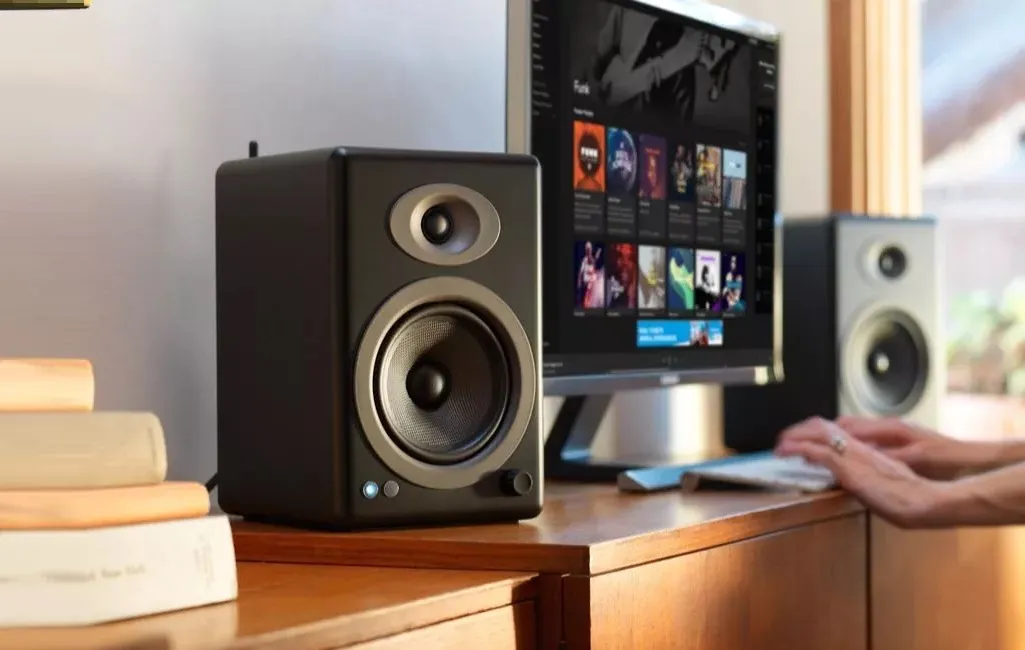Активная полочная акустика Audioengine A5+BT Black