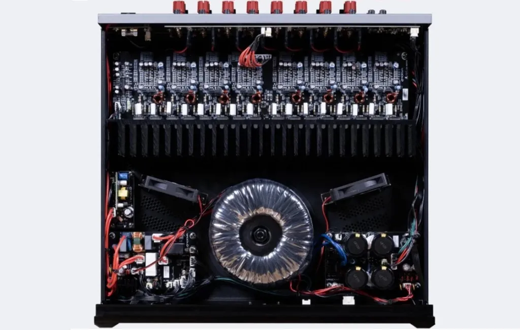 Підсилювачі потужності Emotiva BasX A8z Black